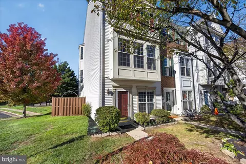 2444 Corn Crib Ct, Herndon, VA 20171