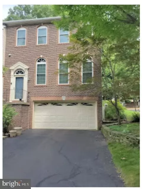 4023 Rosemeade Dr, Fairfax, VA 22033