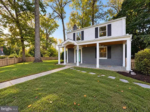 2901 Woodlawn Ave, Falls Church, VA 22042