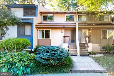2218 White Cornus Ln, Reston, VA 20191