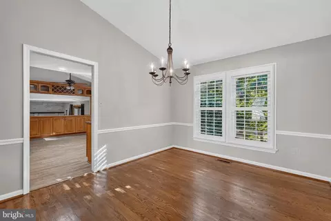 Entry Way - 7111 Carnation Ct, Springfield, VA 22152 photo 5 of 7