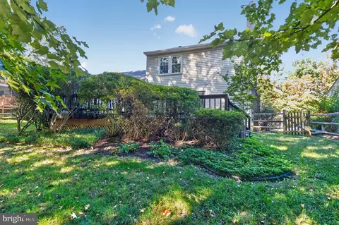 Exterior - 7111 Carnation Ct, Springfield, VA 22152 photo 8 of 8