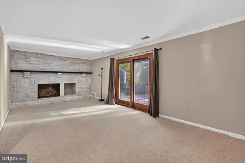 Living - 7111 Carnation Ct, Springfield, VA 22152 photo 3 of 5
