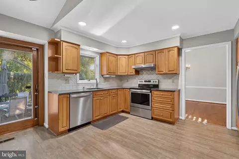 Kitchen - 7111 Carnation Ct, Springfield, VA 22152 photo 3 of 5