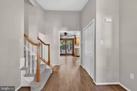 Entry Way - 7111 Carnation Ct, Springfield, VA 22152 photo 3 of 7