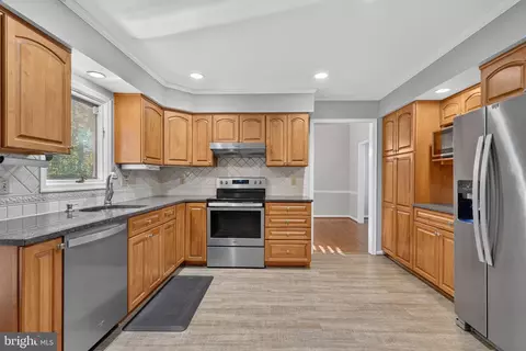 Kitchen - 7111 Carnation Ct, Springfield, VA 22152 photo 4 of 5