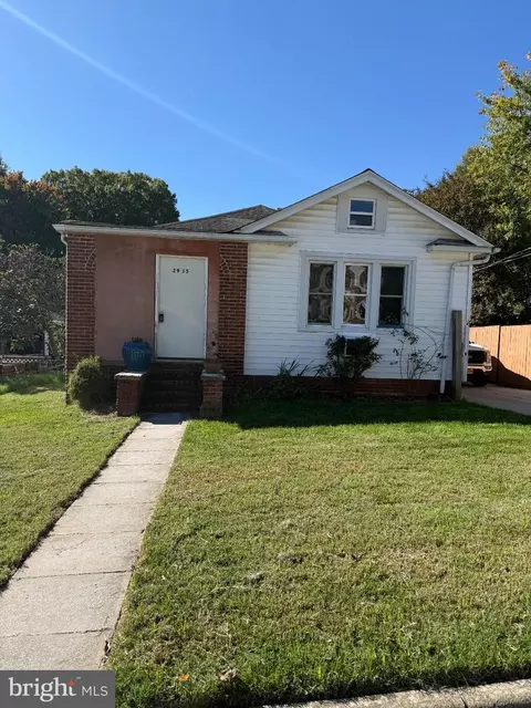 2915 E Side Dr, Alexandria, VA 22306