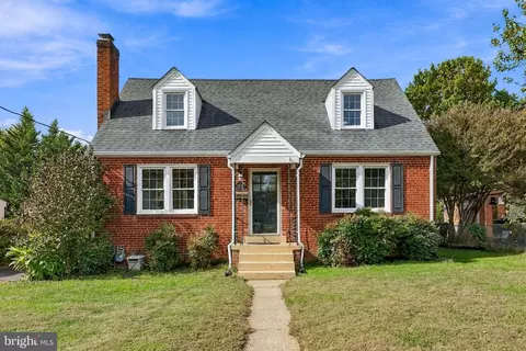 2854 Stuart Dr, Falls Church, VA 22042
