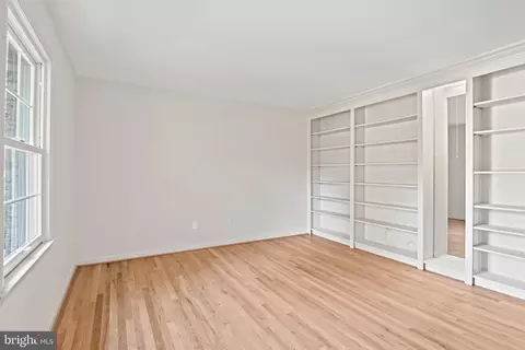 Living - 1225 Aldebaran Dr, Mclean, VA 22101 photo 2 of 3