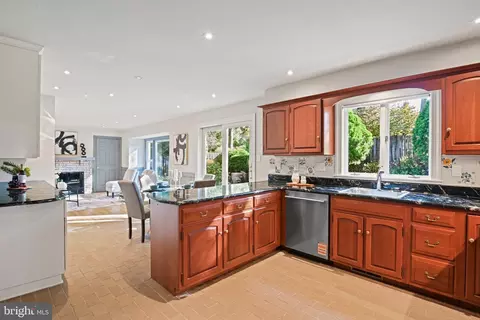 Kitchen - 1225 Aldebaran Dr, Mclean, VA 22101 photo 4 of 6