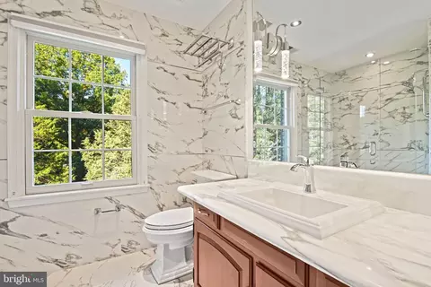 Bath - 1225 Aldebaran Dr, Mclean, VA 22101 photo 4 of 6
