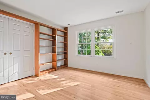 Bedroom - 1225 Aldebaran Dr, Mclean, VA 22101 photo 4 of 9
