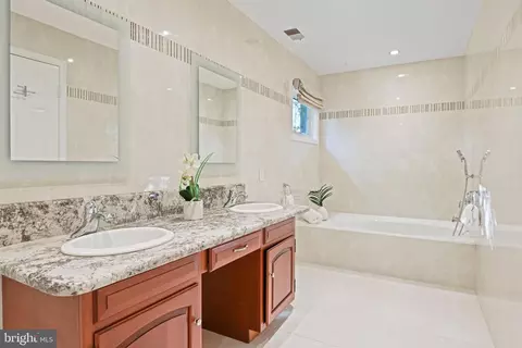 Bath - 1225 Aldebaran Dr, Mclean, VA 22101 photo 2 of 6