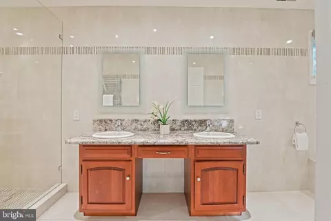 Bath - 1225 Aldebaran Dr, Mclean, VA 22101 photo 1 of 6