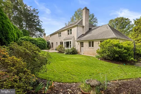 Exterior - 1225 Aldebaran Dr, Mclean, VA 22101 photo 3 of 5