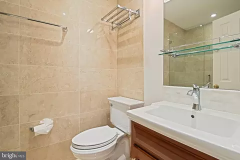 Bath - 1225 Aldebaran Dr, Mclean, VA 22101 photo 6 of 6
