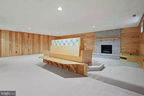 Living - 1225 Aldebaran Dr, Mclean, VA 22101 photo 3 of 3