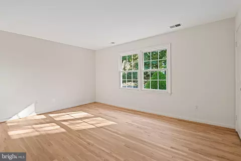 Bedroom - 1225 Aldebaran Dr, Mclean, VA 22101 photo 7 of 9
