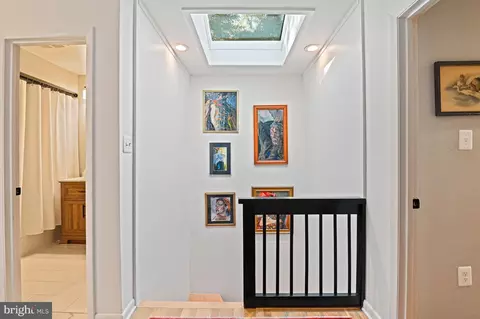 Entry Way - 849 Merriewood Ln, Mclean, VA 22102 photo 5 of 7