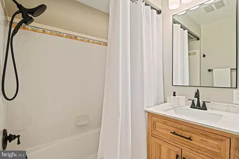 Bath - 849 Merriewood Ln, Mclean, VA 22102 photo 8 of 11