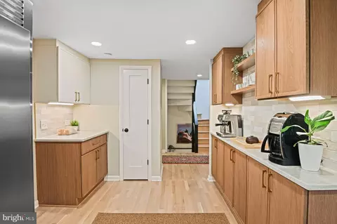Entry Way - 849 Merriewood Ln, Mclean, VA 22102 photo 4 of 7