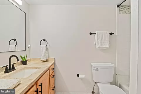 Bath - 849 Merriewood Ln, Mclean, VA 22102 photo 10 of 11