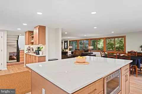 Kitchen - 849 Merriewood Ln, Mclean, VA 22102 photo 7 of 9