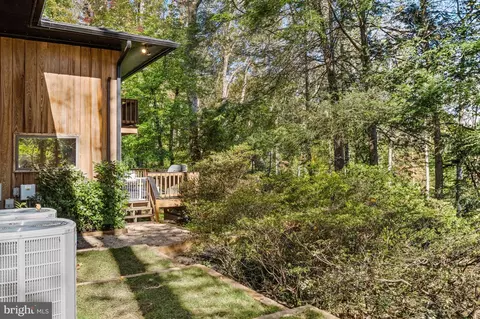 Exterior - 849 Merriewood Ln, Mclean, VA 22102 photo 12 of 18