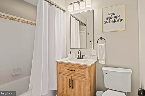 Bath - 849 Merriewood Ln, Mclean, VA 22102 photo 9 of 11