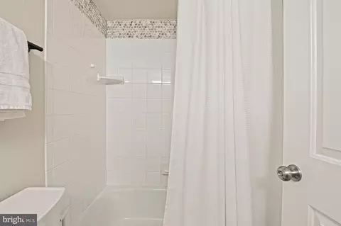 Bath - 849 Merriewood Ln, Mclean, VA 22102 photo 11 of 11