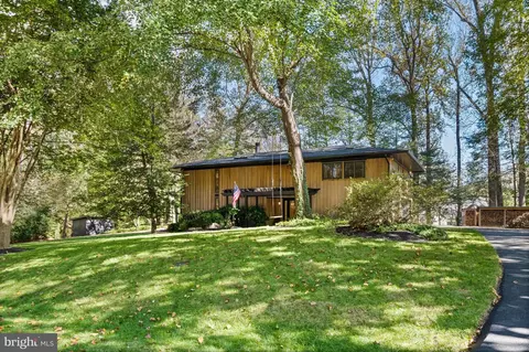 Exterior - 849 Merriewood Ln, Mclean, VA 22102 photo 15 of 18