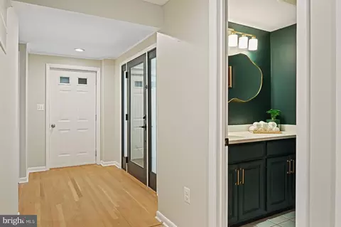 Entry Way - 849 Merriewood Ln, Mclean, VA 22102 photo 3 of 7