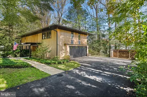 Exterior - 849 Merriewood Ln, Mclean, VA 22102 photo 3 of 18