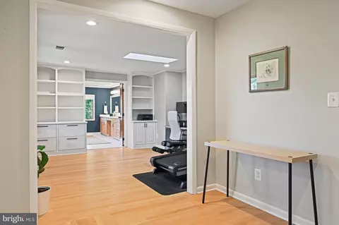 Entry Way - 849 Merriewood Ln, Mclean, VA 22102 photo 6 of 7