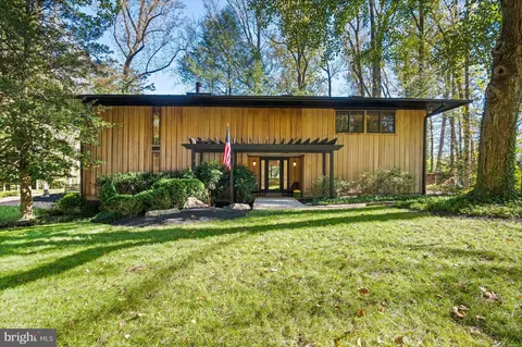 Exterior - 849 Merriewood Ln, Mclean, VA 22102 photo 16 of 18