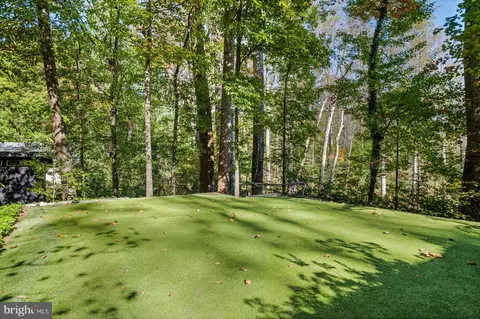 Exterior - 849 Merriewood Ln, Mclean, VA 22102 photo 14 of 18