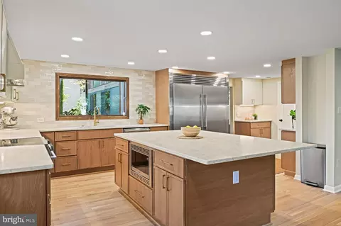 Kitchen - 849 Merriewood Ln, Mclean, VA 22102 photo 6 of 9