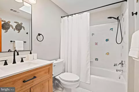 Bath - 849 Merriewood Ln, Mclean, VA 22102 photo 7 of 11