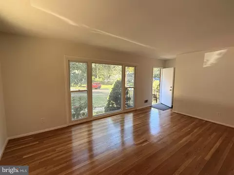 Living - 7540 Axton St, Springfield, VA 22151 photo 4 of 12