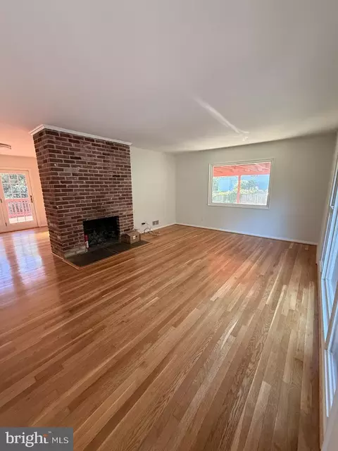 Living - 7540 Axton St, Springfield, VA 22151 photo 6 of 12