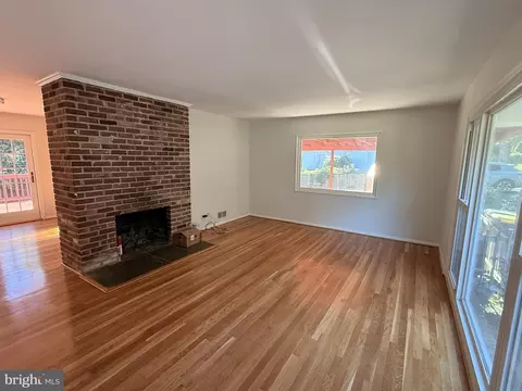 Living - 7540 Axton St, Springfield, VA 22151 photo 5 of 12