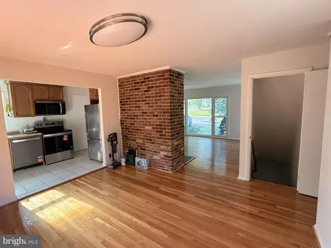 Living - 7540 Axton St, Springfield, VA 22151 photo 10 of 12