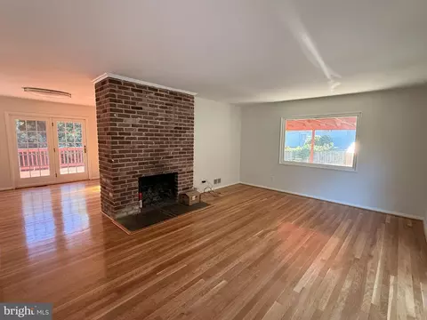 Living - 7540 Axton St, Springfield, VA 22151 photo 2 of 12