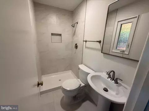 Bath - 7540 Axton St, Springfield, VA 22151 photo 1 of 4