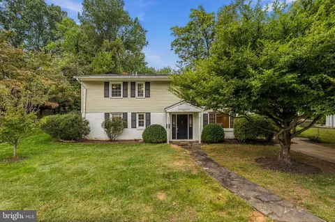 511 Walker St SW, Vienna, VA 22180