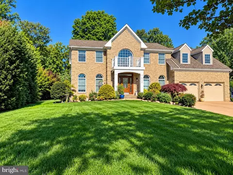 2744 Sutton Rd, Vienna, VA 22181