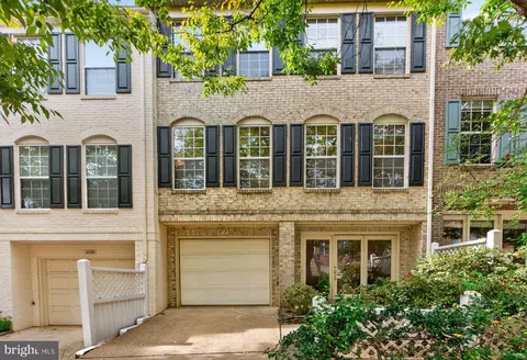 2718 Pembsly Dr, Vienna, VA 22181