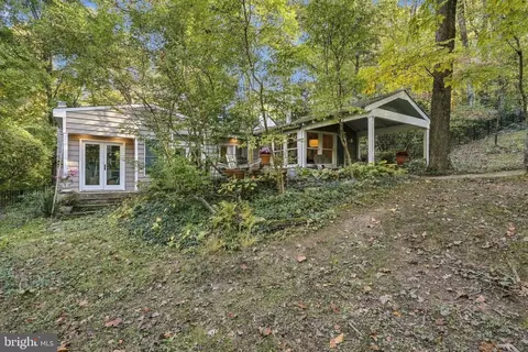6714 Princess Anne Ln, Falls Church, VA 22042