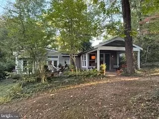 6714 Princess Anne Ln, Falls Church, VA 22042