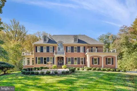 10313 Forest Maple Rd, Vienna, VA 22182